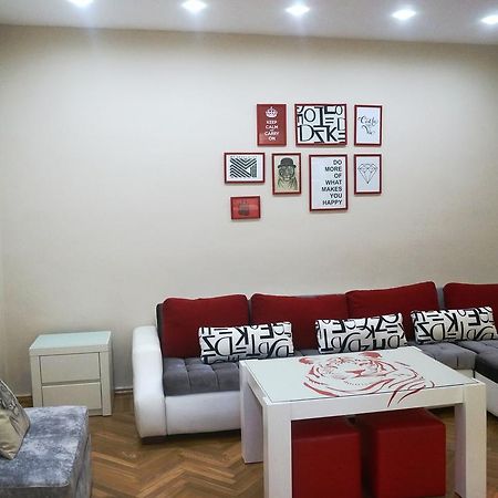 White Tiger In Center Of Tbilisi Apartment Luaran gambar
