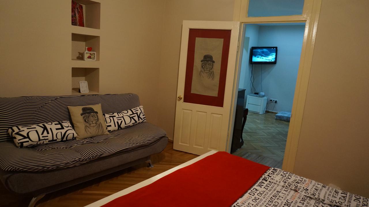 White Tiger In Center Of Tbilisi Apartment Luaran gambar