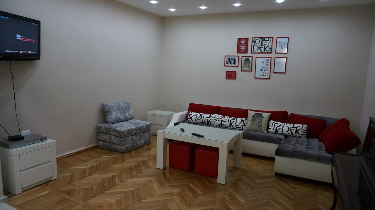 White Tiger In Center Of Tbilisi Apartment Luaran gambar