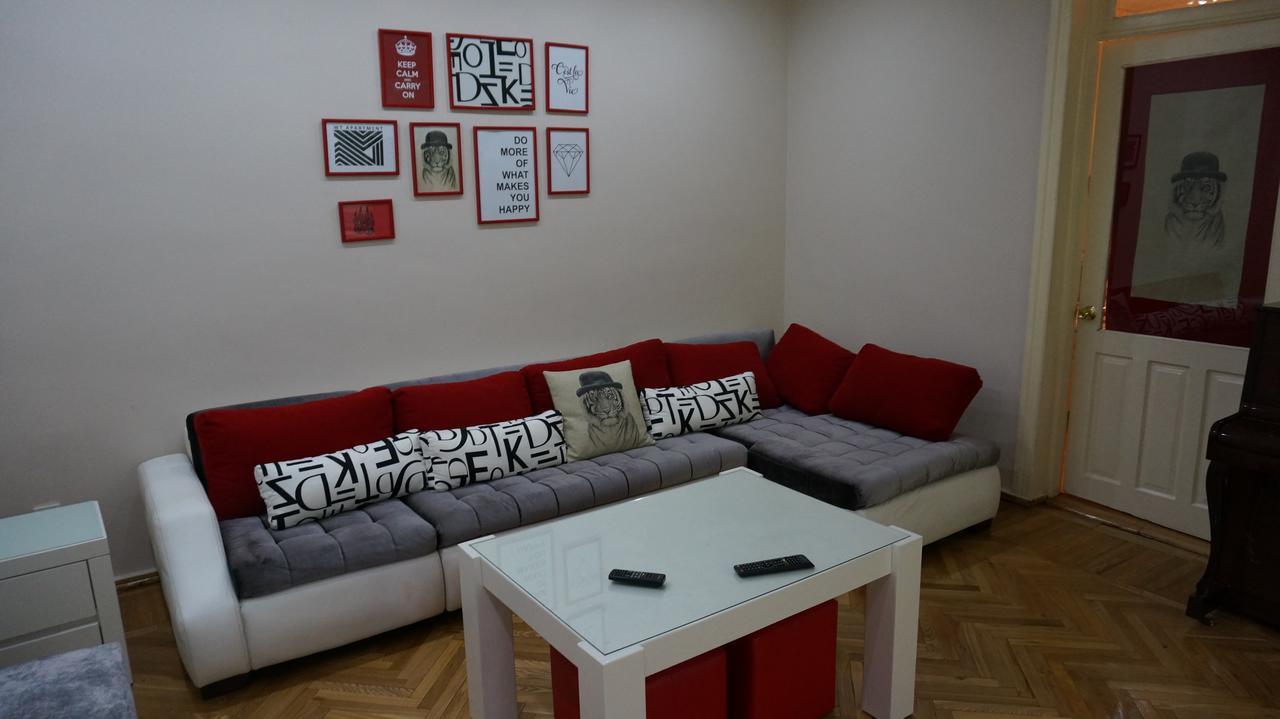 White Tiger In Center Of Tbilisi Apartment Luaran gambar