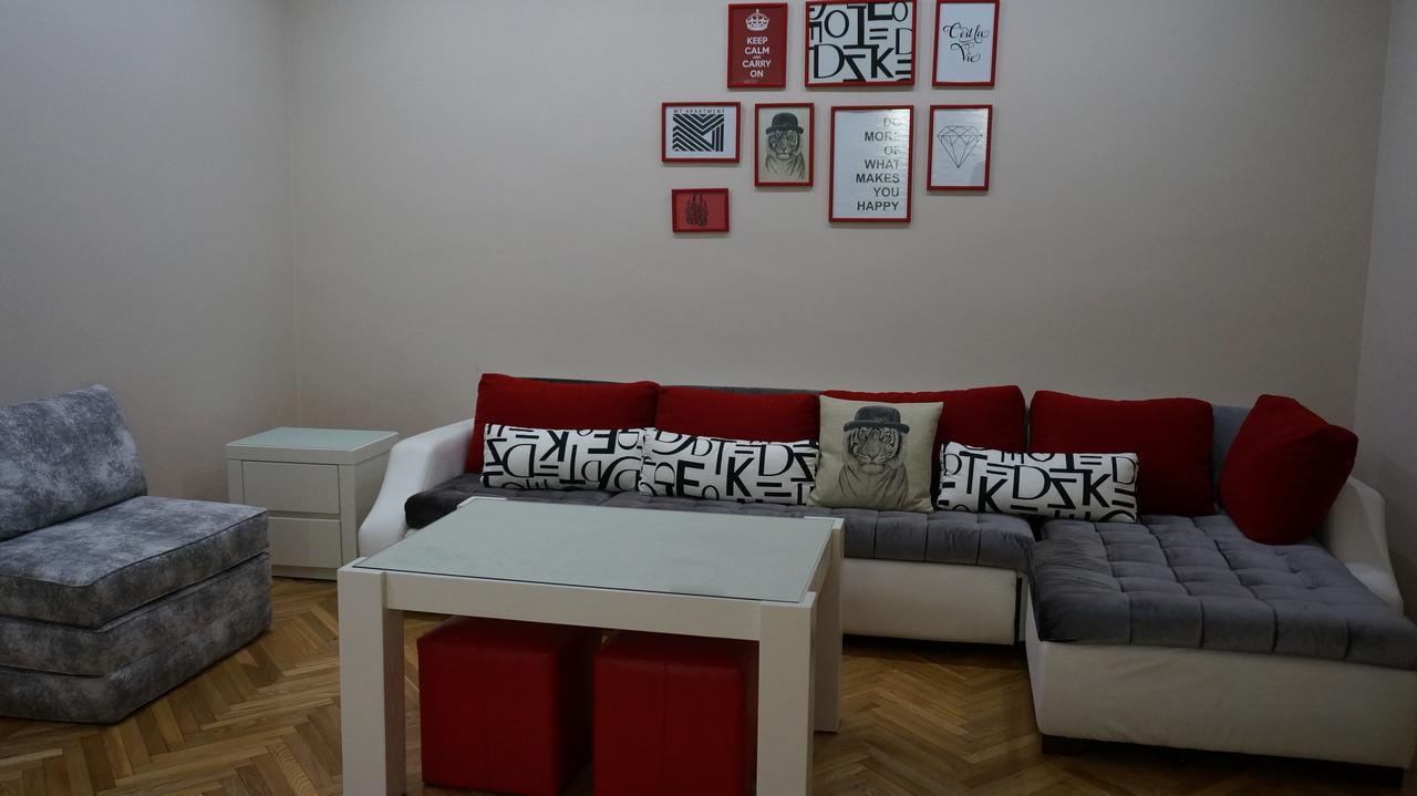White Tiger In Center Of Tbilisi Apartment Luaran gambar