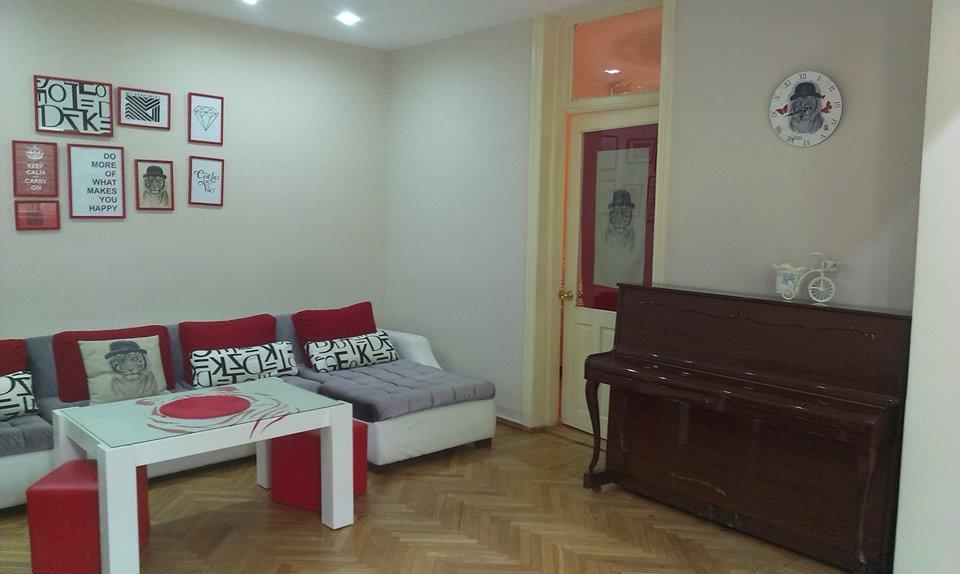 White Tiger In Center Of Tbilisi Apartment Luaran gambar