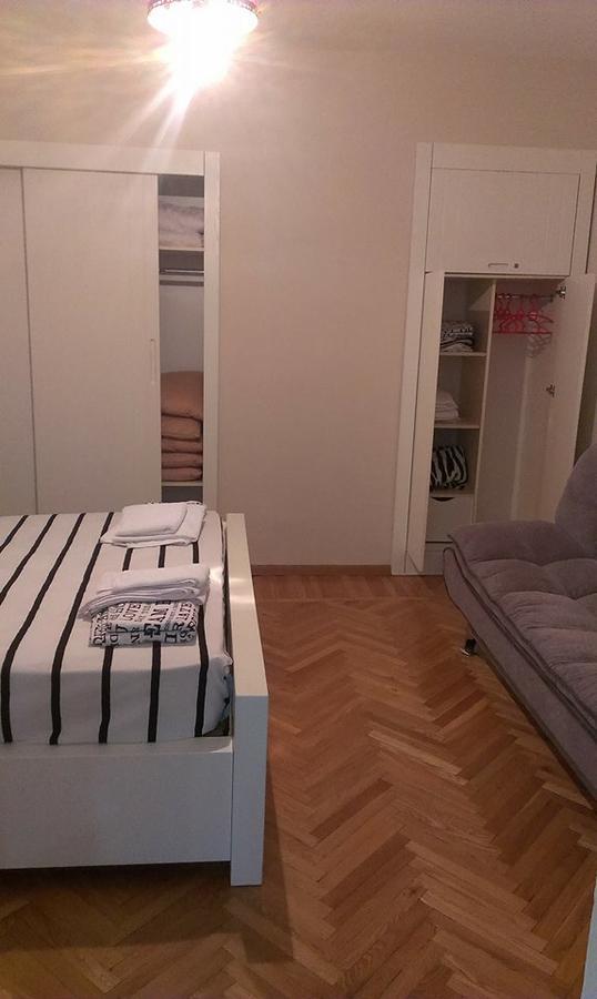 White Tiger In Center Of Tbilisi Apartment Luaran gambar